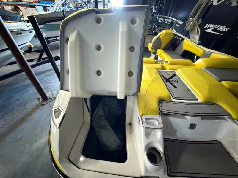 Slide: The Image of MasterCraft X23 2016 - 11