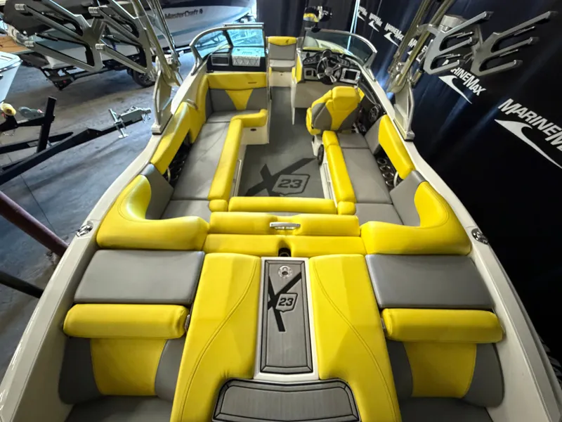 Slide: The Image of MasterCraft X23 2016 - 14
