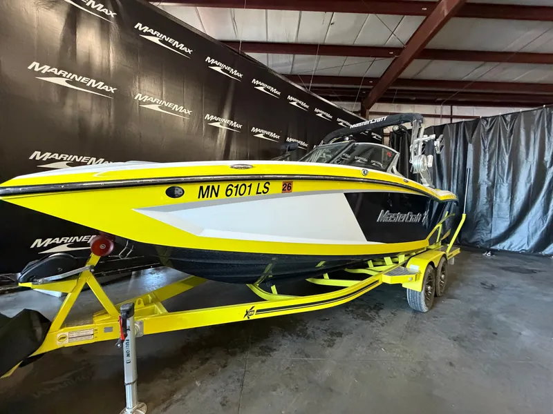 Slide: The Image of MasterCraft X23 2016 - 2