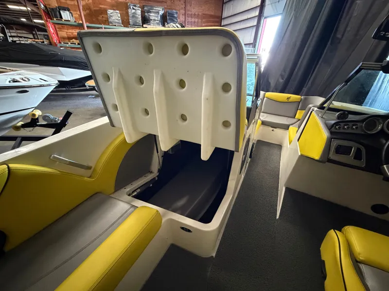 Slide: The Image of MasterCraft X23 2016 - 33