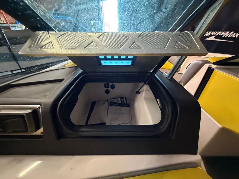 Slide: The Image of MasterCraft X23 2016 - 36