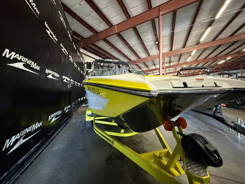 Slide: The Image of MasterCraft X23 2016 - 4