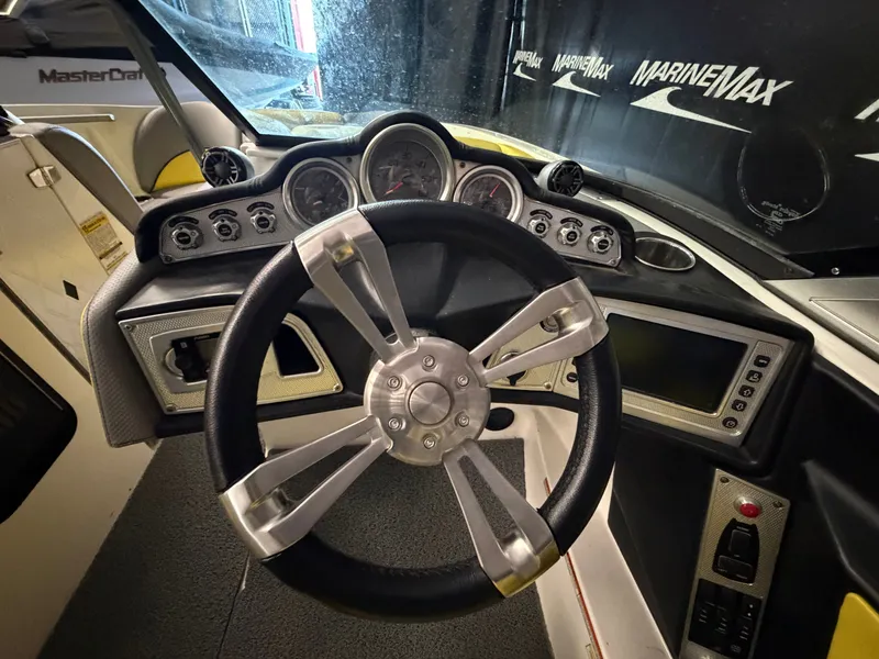 Slide: The Image of MasterCraft X23 2016 - 42