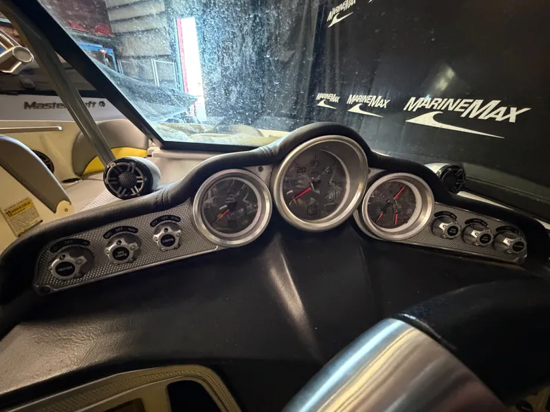 Slide: The Image of MasterCraft X23 2016 - 43