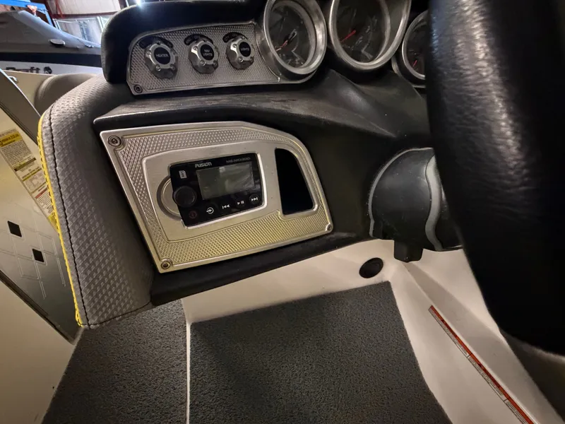 Slide: The Image of MasterCraft X23 2016 - 44