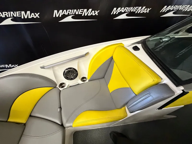 Slide: The Image of MasterCraft X23 2016 - 50