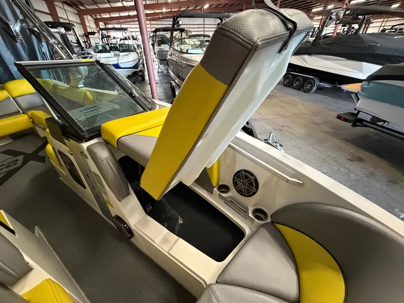 Slide: The Image of MasterCraft X23 2016 - 57