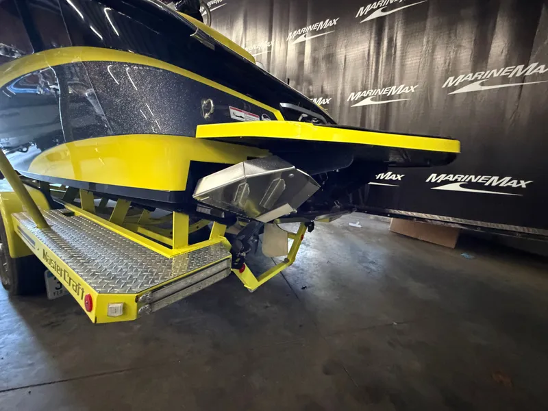 Slide: The Image of MasterCraft X23 2016 - 6