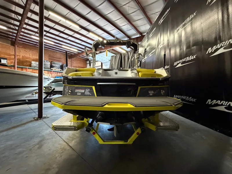 Slide: The Image of MasterCraft X23 2016 - 7