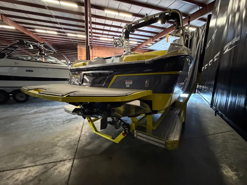 Slide: The Image of MasterCraft X23 2016 - 8
