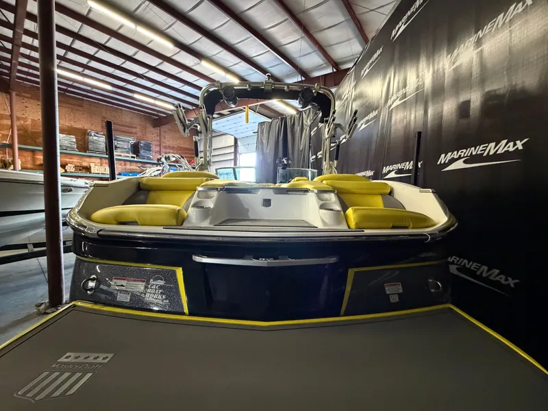 Slide: The Image of MasterCraft X23 2016 - 9