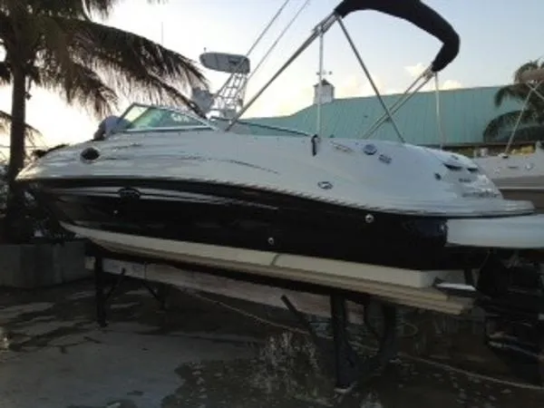 Slide: The Image of Sea Ray Sun Sport 2005 - 5