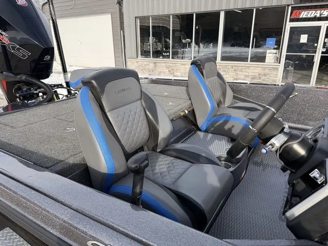 Slide: The Image of Caymas CX 20 2021 - 7