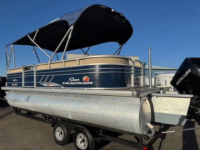 Slide: The Image of Sun Tracker Party Barge 22 XP3 2021 - 10