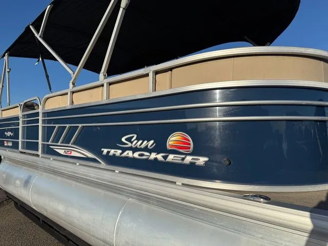 Slide: The Image of Sun Tracker Party Barge 22 XP3 2021 - 12