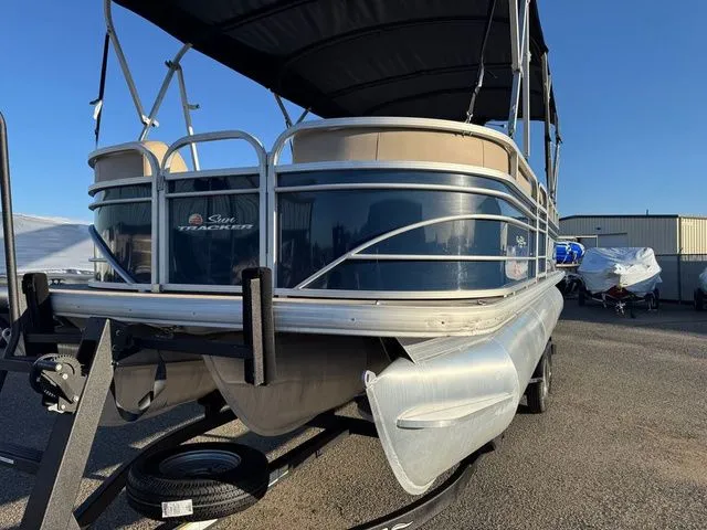 Slide: The Image of Sun Tracker Party Barge 22 XP3 2021 - 15