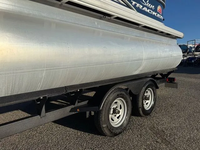 Slide: The Image of Sun Tracker Party Barge 22 XP3 2021 - 17