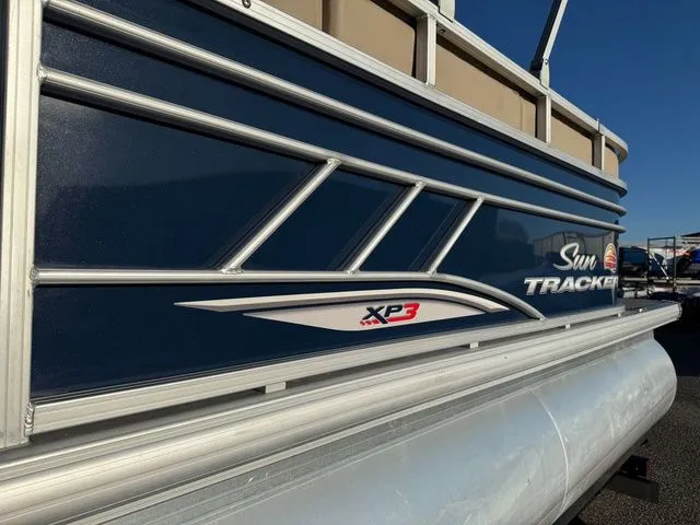 Slide: The Image of Sun Tracker Party Barge 22 XP3 2021 - 18