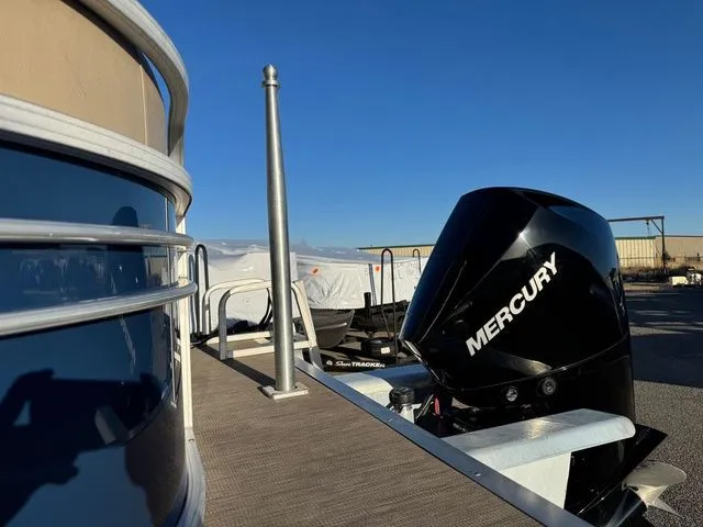 Slide: The Image of Sun Tracker Party Barge 22 XP3 2021 - 20