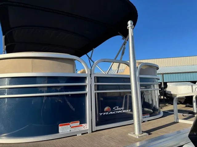 Slide: The Image of Sun Tracker Party Barge 22 XP3 2021 - 21