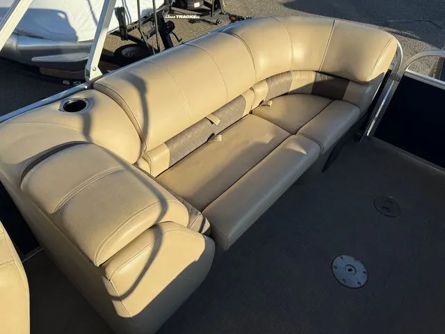 Slide: The Image of Sun Tracker Party Barge 22 XP3 2021 - 26