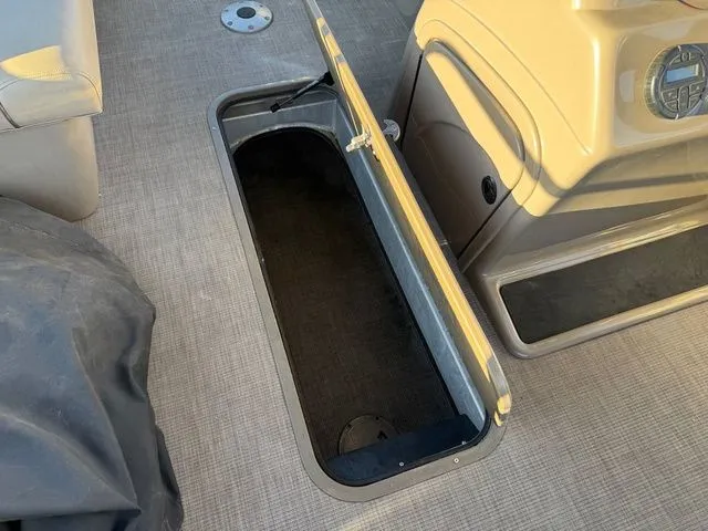 Slide: The Image of Sun Tracker Party Barge 22 XP3 2021 - 28