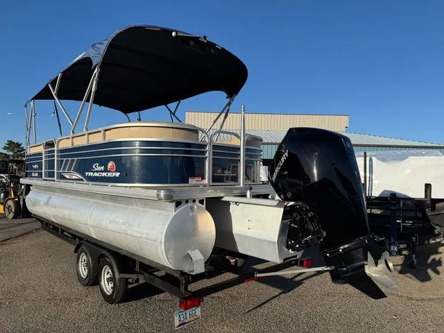 Slide: The Image of Sun Tracker Party Barge 22 XP3 2021 - 3