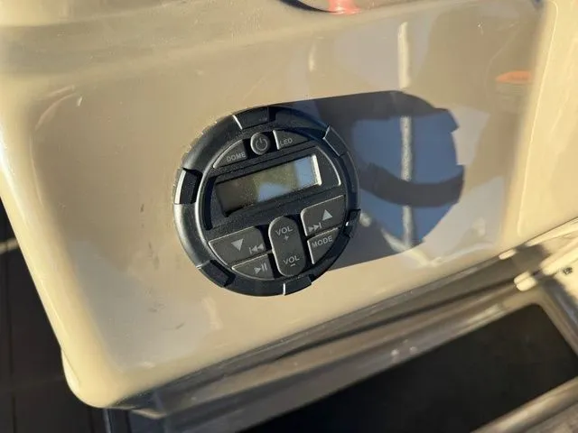 Slide: The Image of Sun Tracker Party Barge 22 XP3 2021 - 33