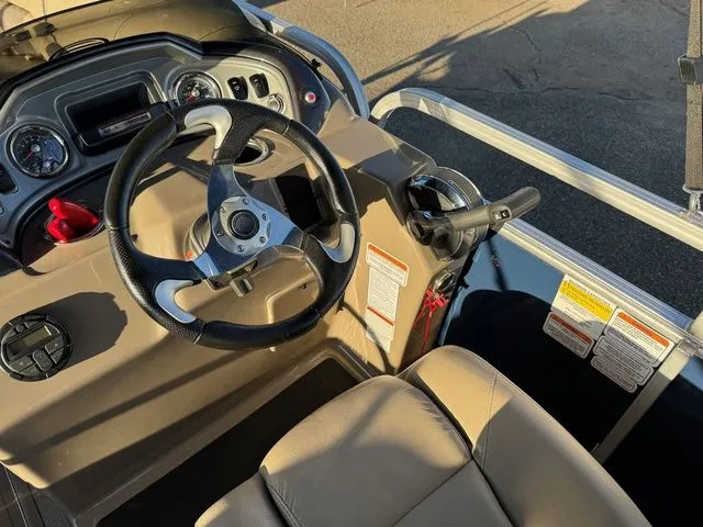 Slide: The Image of Sun Tracker Party Barge 22 XP3 2021 - 34