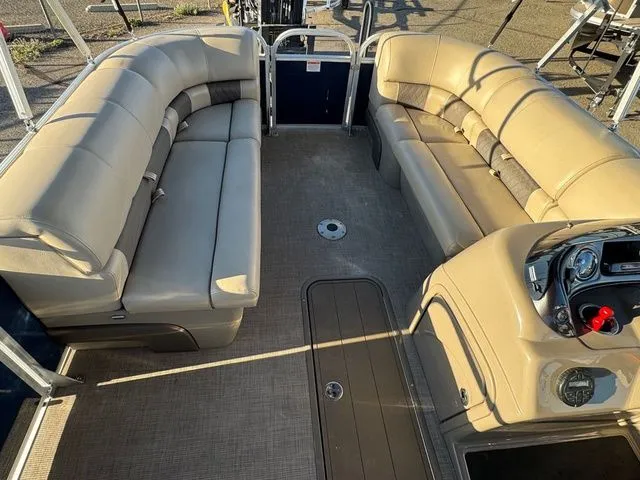 Slide: The Image of Sun Tracker Party Barge 22 XP3 2021 - 36