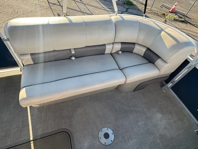 Slide: The Image of Sun Tracker Party Barge 22 XP3 2021 - 37