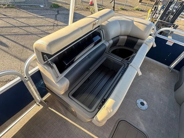 Slide: The Image of Sun Tracker Party Barge 22 XP3 2021 - 39