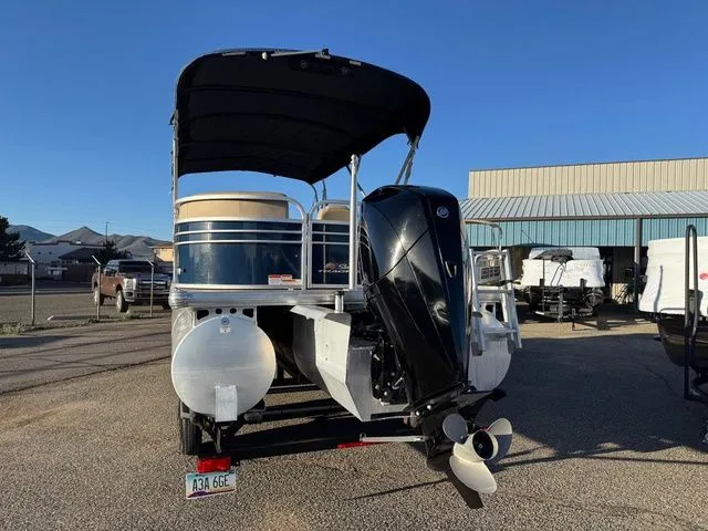 Slide: The Image of Sun Tracker Party Barge 22 XP3 2021 - 4