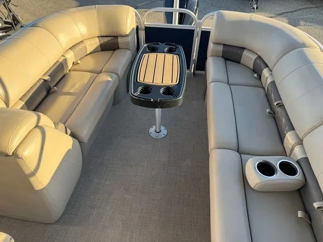 Slide: The Image of Sun Tracker Party Barge 22 XP3 2021 - 40