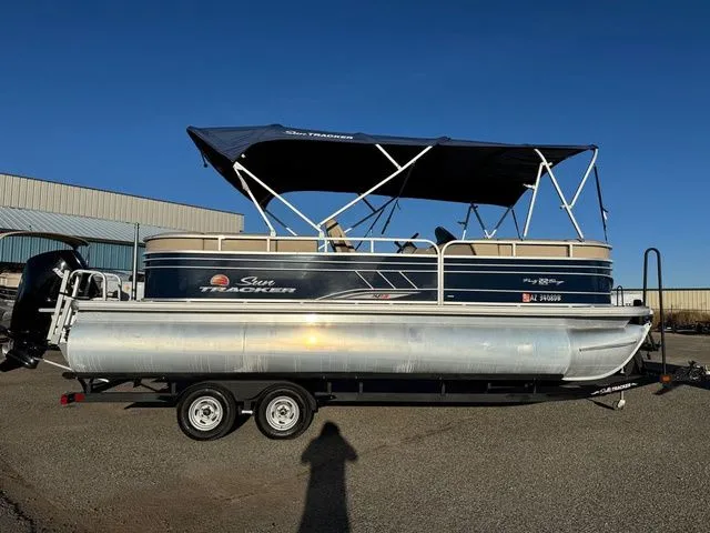 Slide: The Image of Sun Tracker Party Barge 22 XP3 2021 - 45