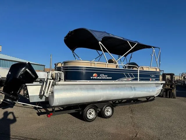 Slide: The Image of Sun Tracker Party Barge 22 XP3 2021 - 46