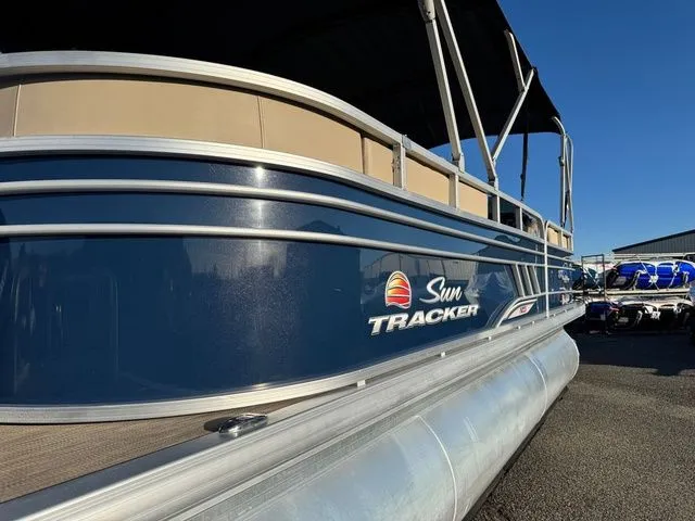 Slide: The Image of Sun Tracker Party Barge 22 XP3 2021 - 51