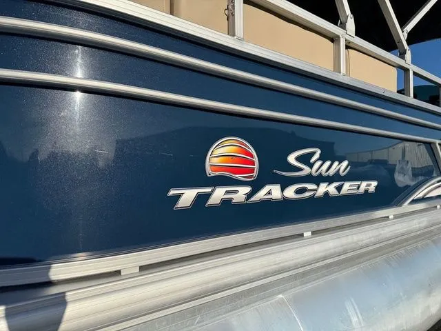 Slide: The Image of Sun Tracker Party Barge 22 XP3 2021 - 52