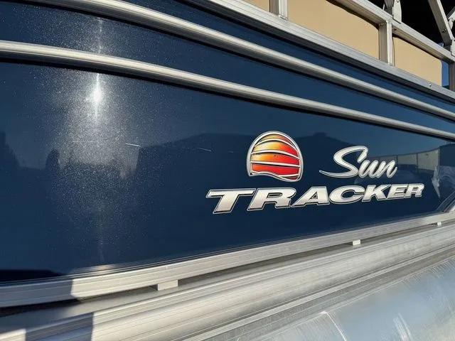 Slide: The Image of Sun Tracker Party Barge 22 XP3 2021 - 57