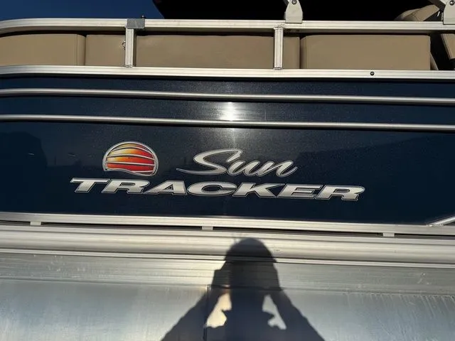 Slide: The Image of Sun Tracker Party Barge 22 XP3 2021 - 59