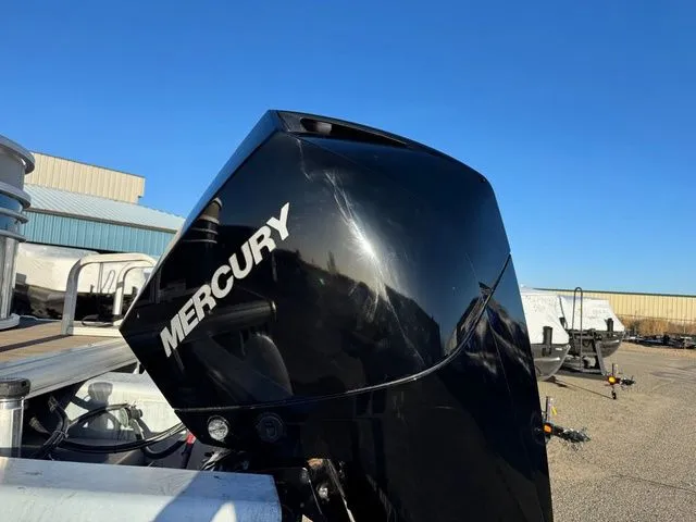 Slide: The Image of Sun Tracker Party Barge 22 XP3 2021 - 6