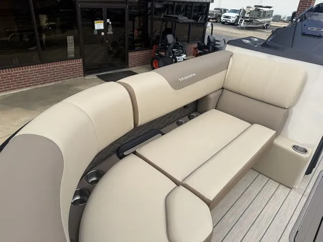 Slide: The Image of Veranda VR235VL 2026 - 10