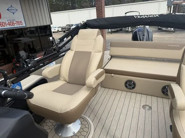 Slide: The Image of Veranda VR235VL 2026 - 13