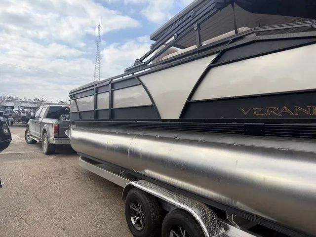 Slide: The Image of Veranda VR235VL 2026 - 8