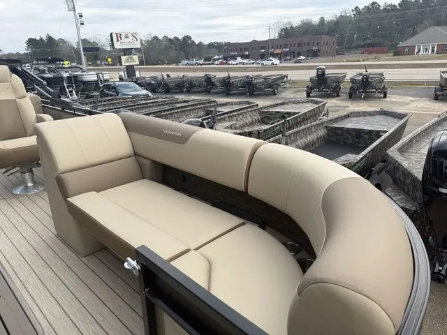 Slide: The Image of Veranda VR235VL 2026 - 9