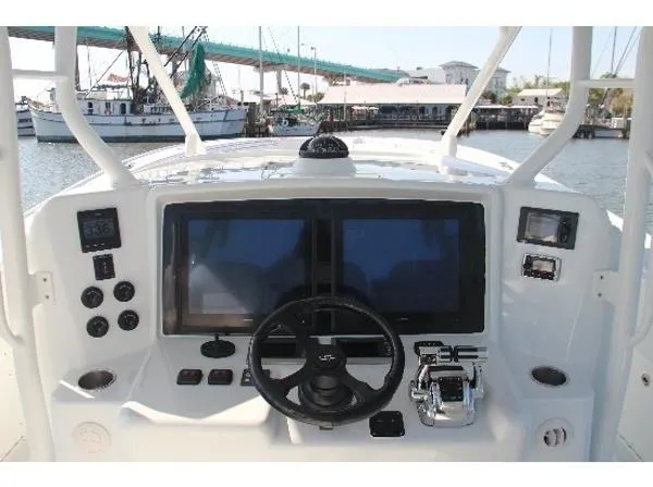 Slide: The Image of Yellowfin 42 CC 2014 - 7
