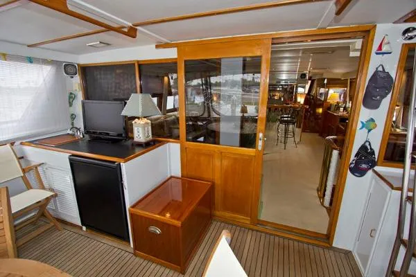 Slide: The Image of Vantare Cockpit Motor Yacht 1988 - 9