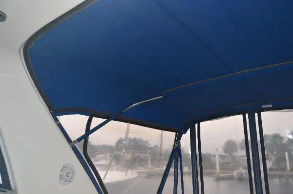 Slide: The Image of Sea Ray 310 Sundancer 2000 - 10