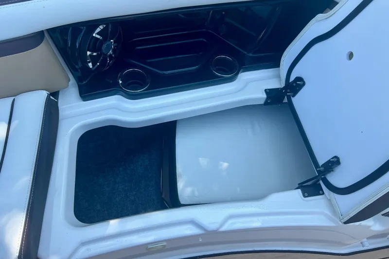 Slide: The Image of Yamaha Boats 275SD 2021 storage compartment with speaker and cup holders. - 16