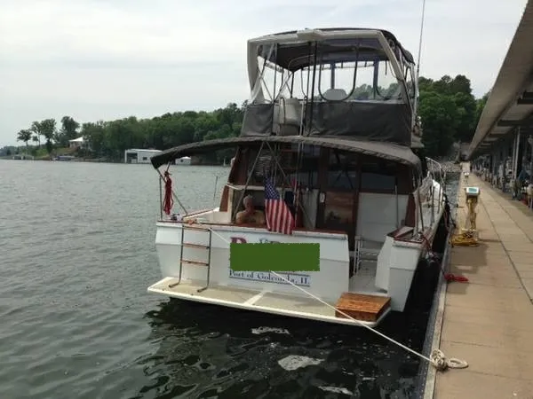 Slide: The Image of Bayliner 3888 Motoryacht 1990 - 2